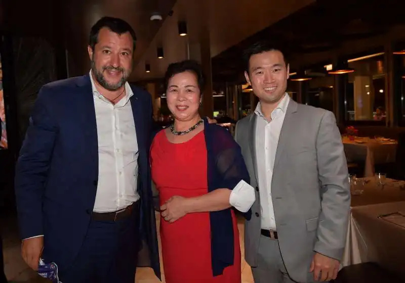 matteo salvini saluta lucia xu col figlio andrea  foto di bacco (4)