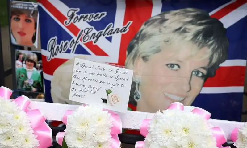 memoriale per i 60 anni di lady diana 3