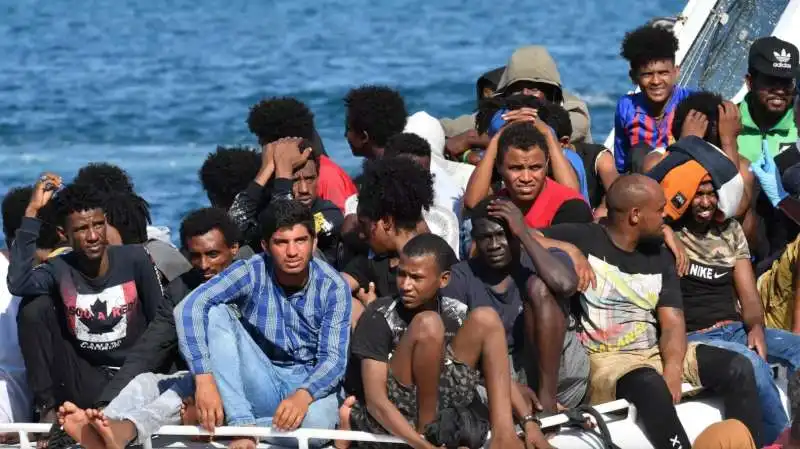 MIGRANTI IN ARRIVO IN SICILIA DALLA TUNISIA