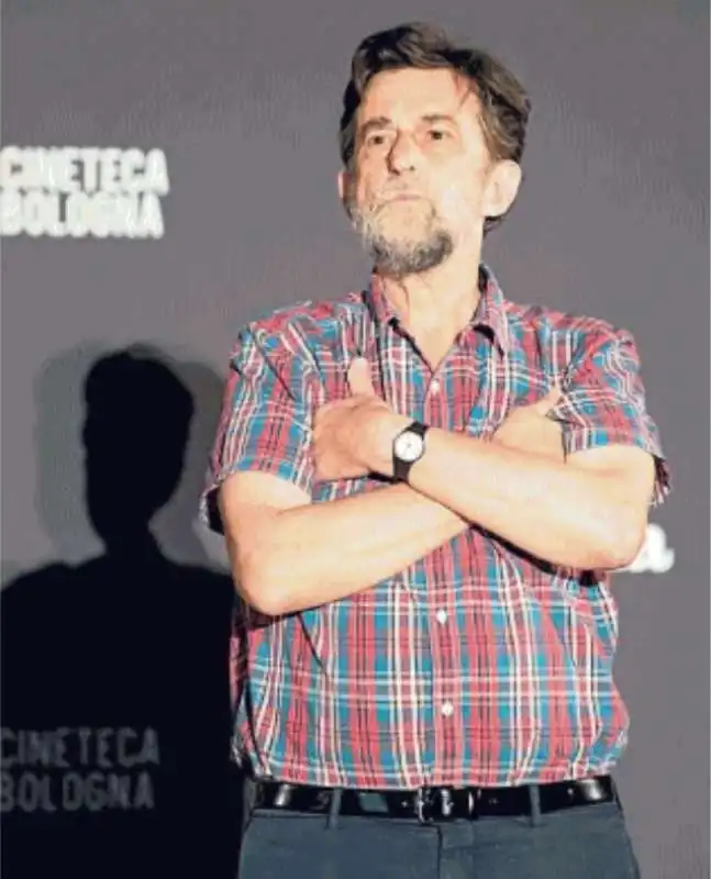 NANNI MORETTI IN POSA MUSSOLINIANA A BOLOGNA - FESTIVAL DEL CINEMA RITROVATO