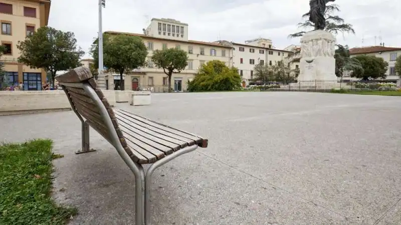 PANCHINA IN PIAZZA DELLA VITTORIA EMPOLI 