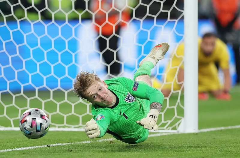 PICKFORD PARA IL RIGORE A BELOTTI