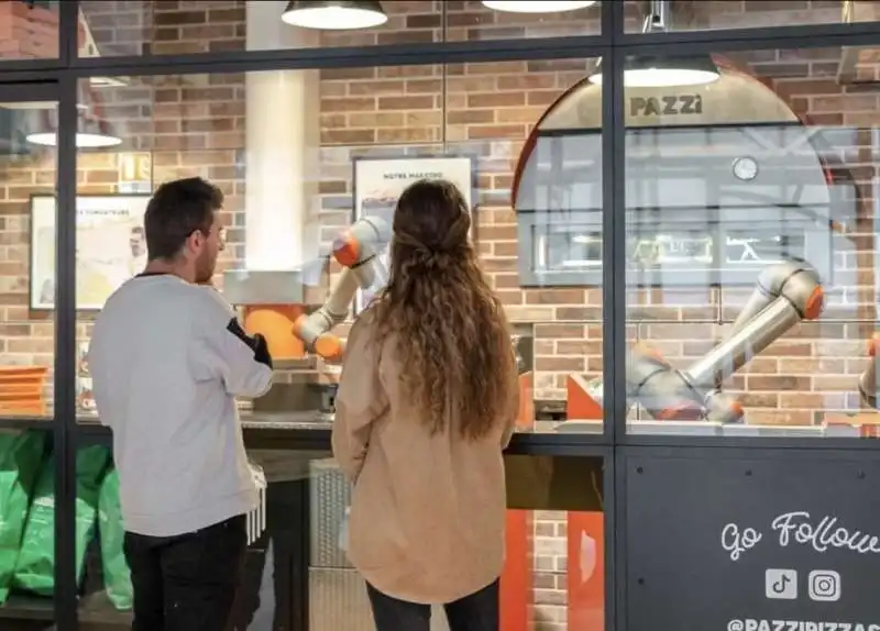 PIZZAIOLO ROBOT PARIGI 