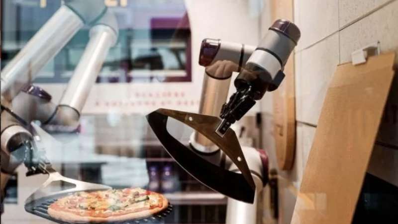 PIZZAIOLO ROBOT PARIGI