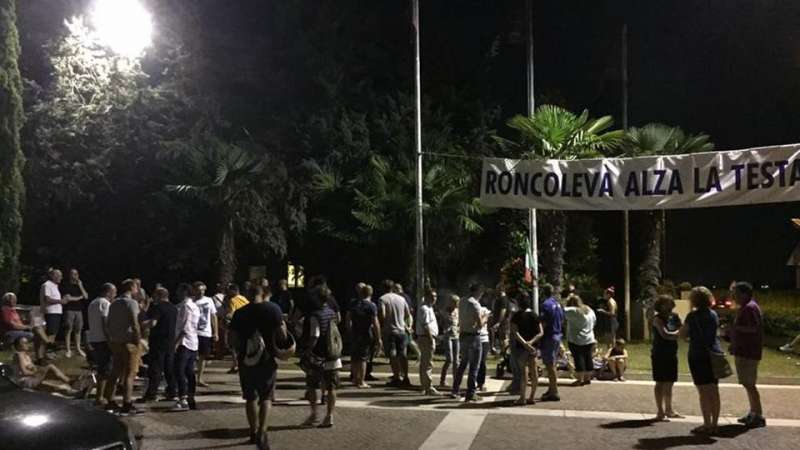 protesta. centro accoglienza roncoleva di trevenzuolo 2