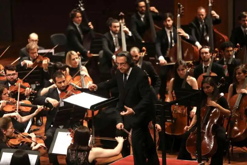 RICCARDO MUTI CON L ORCHESTRA GIOVANILE LUIGI CHERUBINI