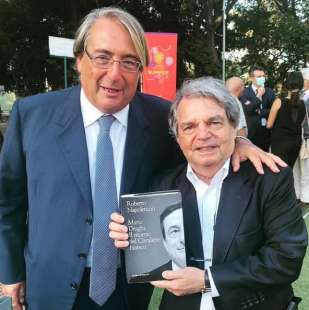 roberto napoletano col suo libro e renato brunetta