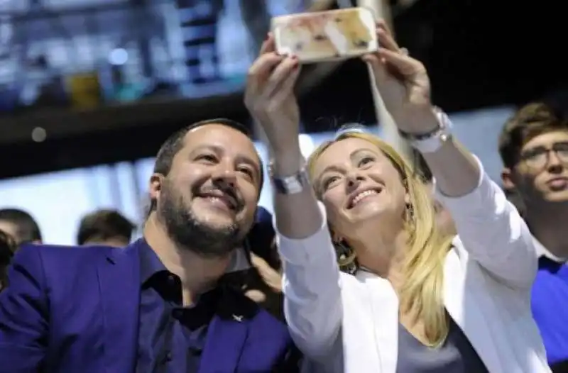 SELFIE DI MATTEO SALVINI E GIORGIA MELONI