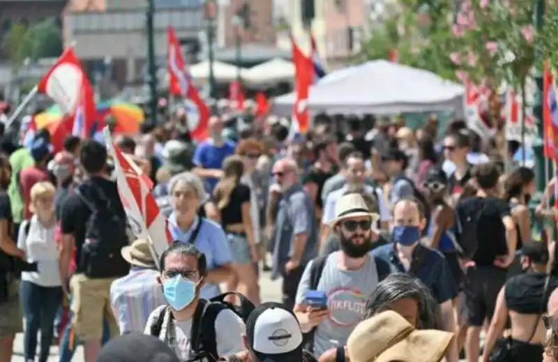 tensione al g20 tra manifestanti e polizia 13