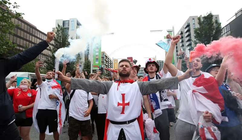 tifosi fuori controllo a londra prima di italia inghilterra 21