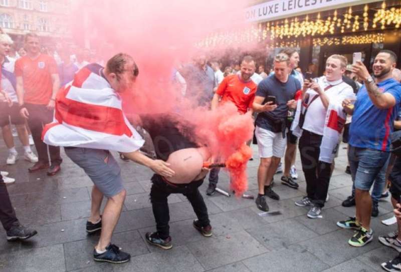 tifosi fuori controllo a londra prima di italia inghilterra 22