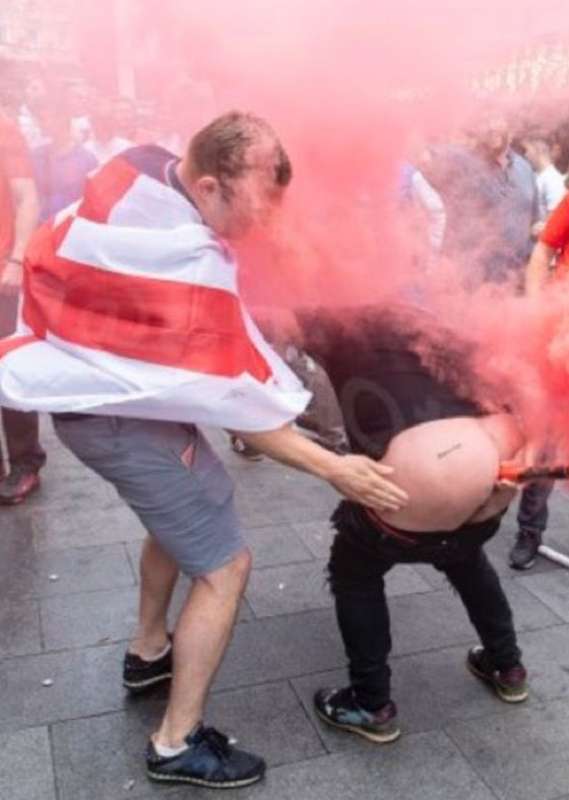 tifosi fuori controllo a londra prima di italia inghilterra 23