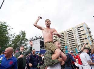 tifosi fuori controllo a londra prima di italia inghilterra 4