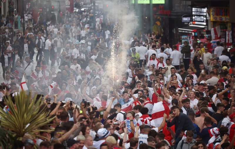 tifosi fuori controllo a londra prima di italia inghilterra 6