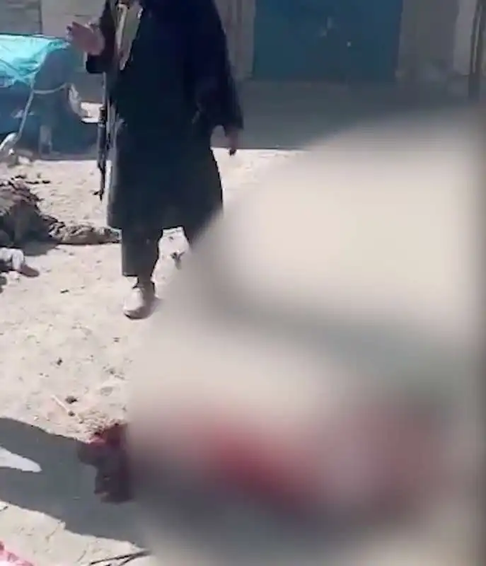 VIDEO ESECUZIONE SOLDATI AFGHANI TALEBANI 