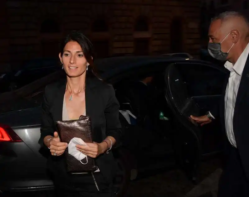 virginia raggi al suo arrivo al circo massimo per roberto bolle  foto di bacco (3)