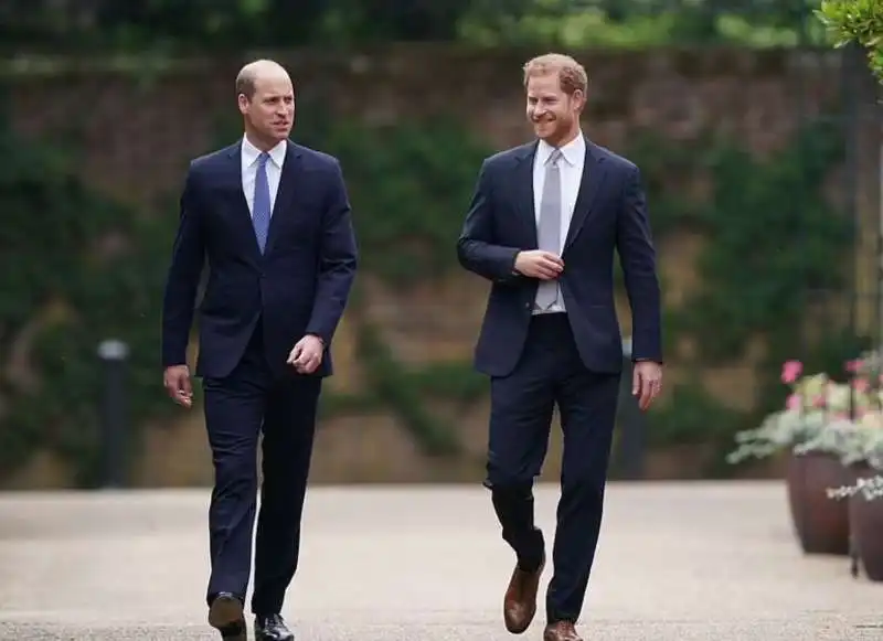 william e harry inaugurano la statua di lady diana 4