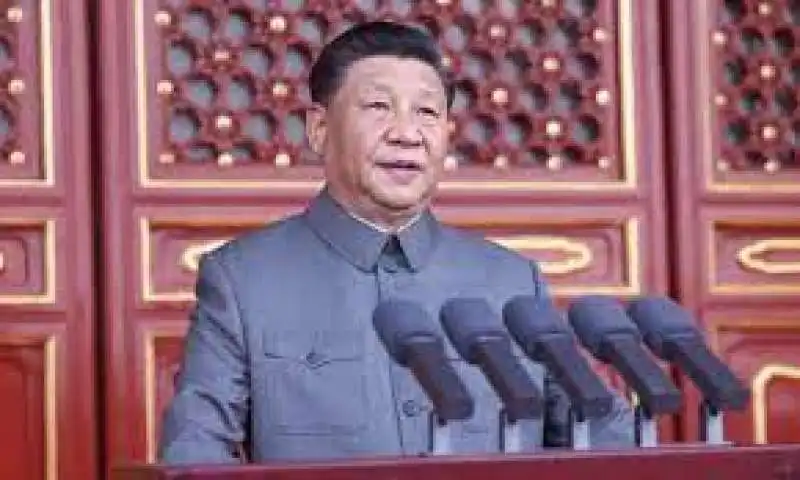 Xi Jinping vestito da Mao