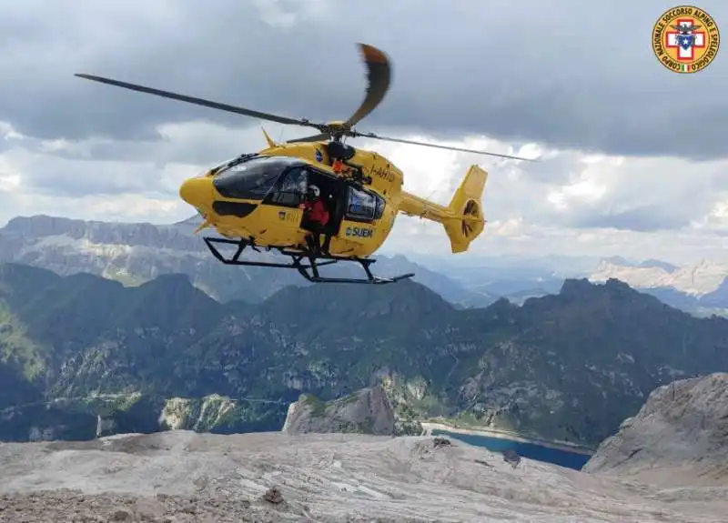 blocco di ghiaccio si stacca dalla marmolada   3