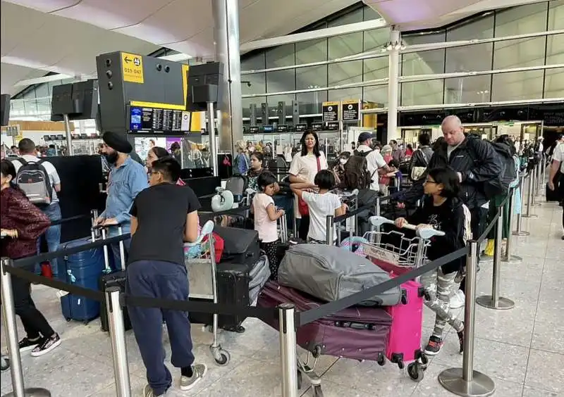 caos aeroporto di londra heathrow   1