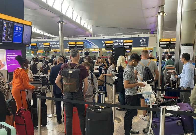 caos aeroporto di londra heathrow 13