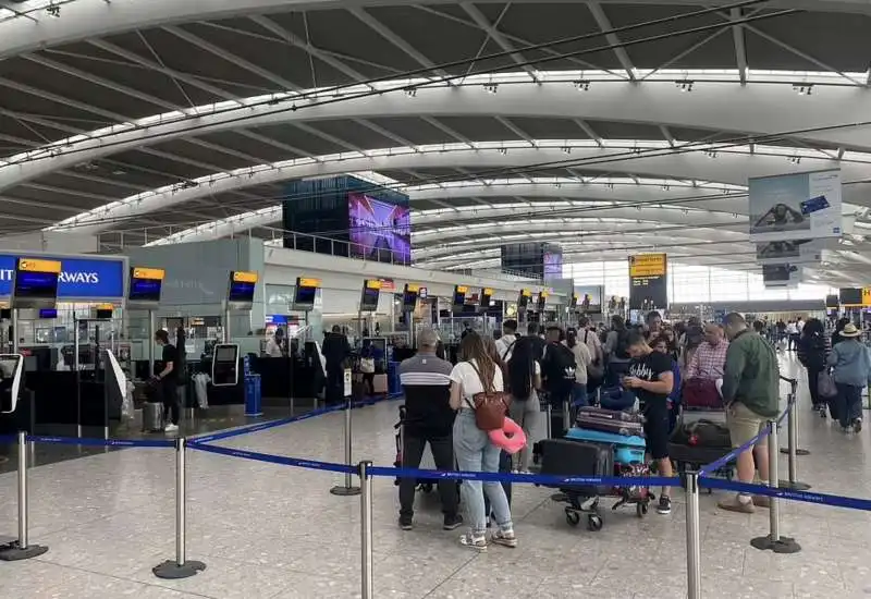 caos aeroporto di londra heathrow   19