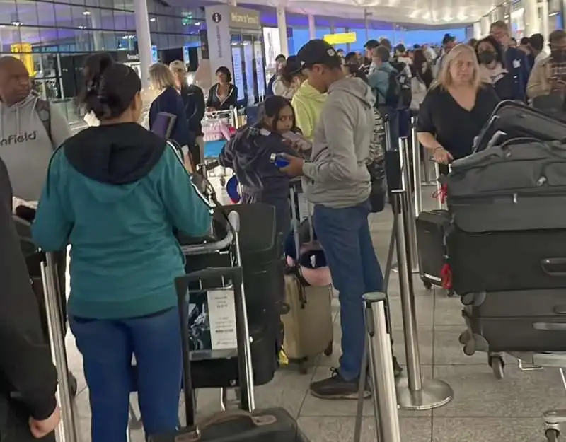 caos aeroporto di londra heathrow   20