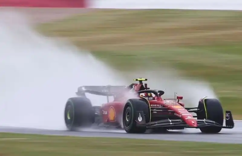 carlos sainz   pole position silverstone  