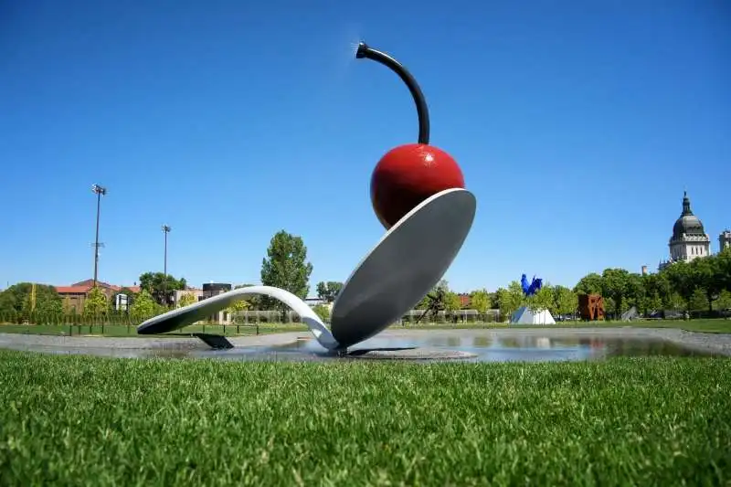 CLAES OLDENBURG 10