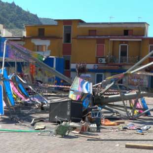 crollo della giostra a palma campania 8