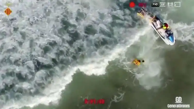 drone salvataggio in mare  2