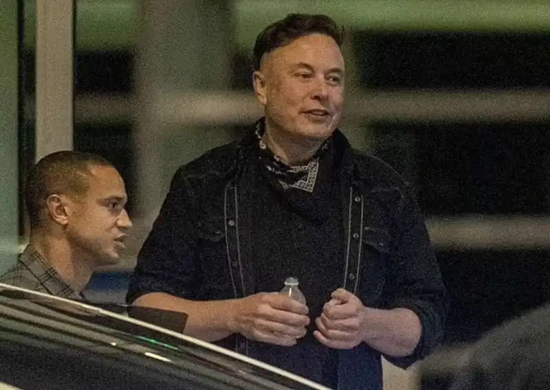 elon musk art basel   dicembre 2021 