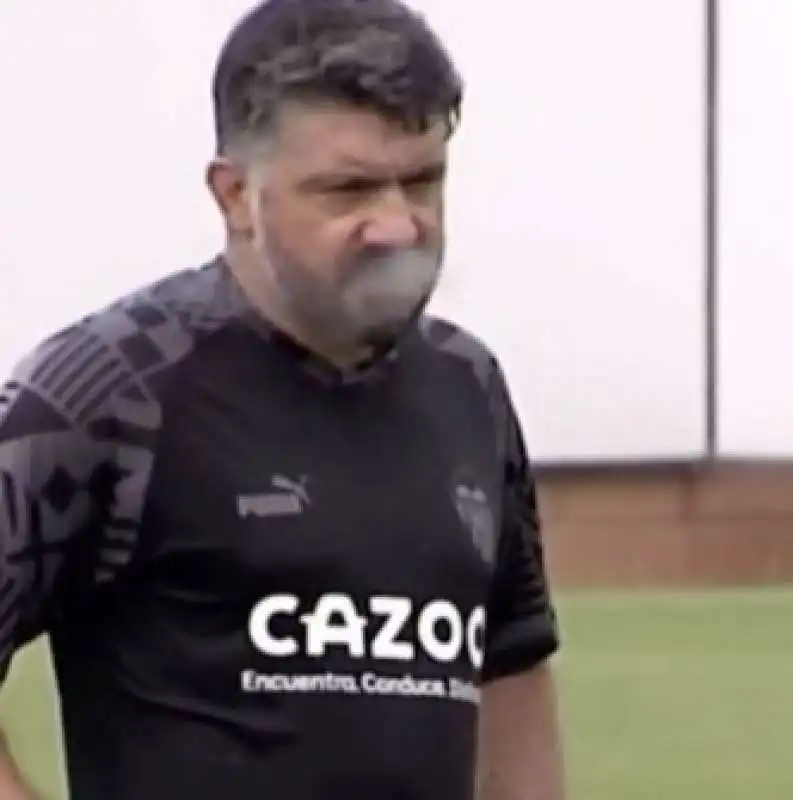 GENNARO GATTUSO FUMA IN ALLENAMENTO