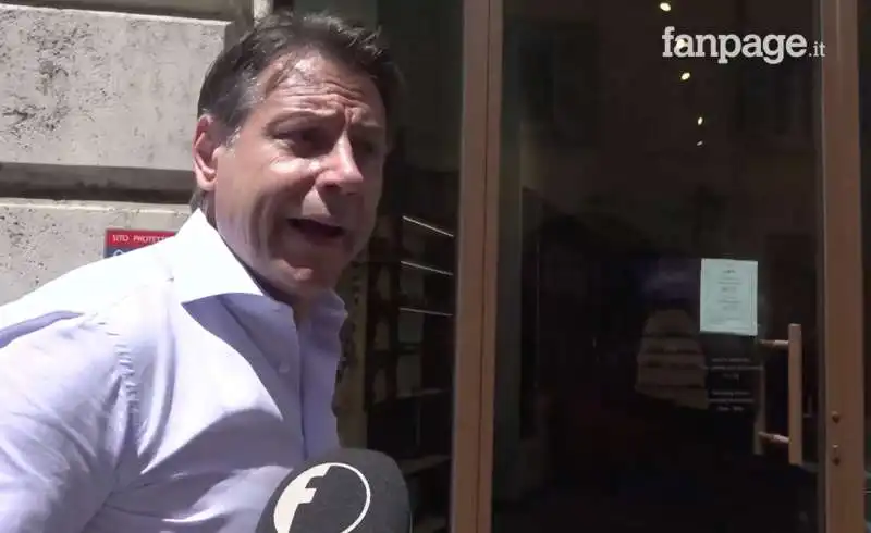 giuseppe conte intercettato da fanpage al supermercato  