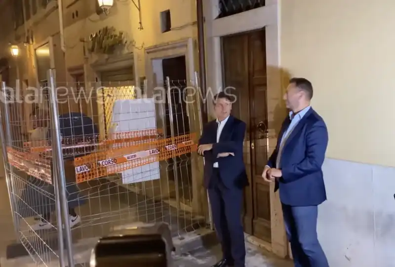 Giuseppe Conte rimasto fuori casa 4