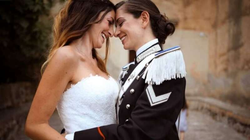 il matrimonio della carabiniera elena mangialardo e Claudia De Dilectis