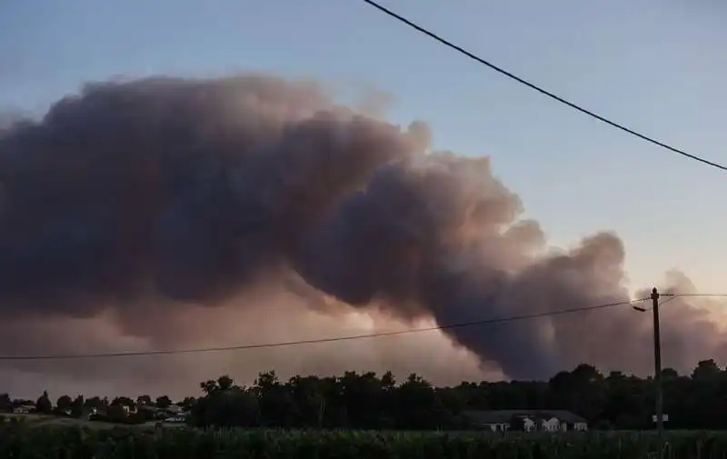 incendio a landiras   francia 