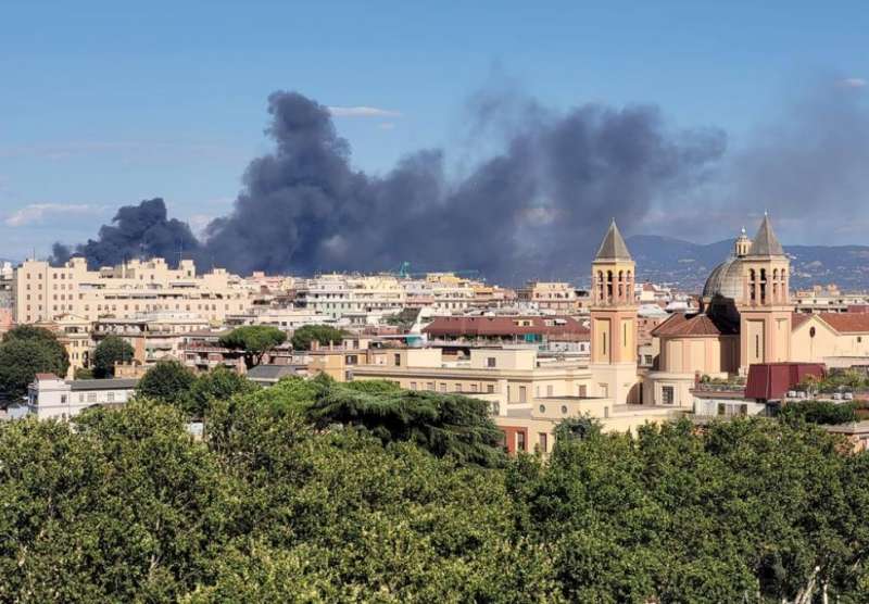 incendio casalino roma 10