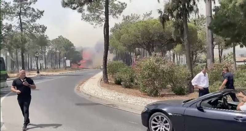 incendio nell algarve portogallo