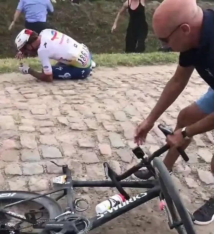 incidente daniel oss al tour de france 6