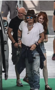 johnny depp e donna misteriosa