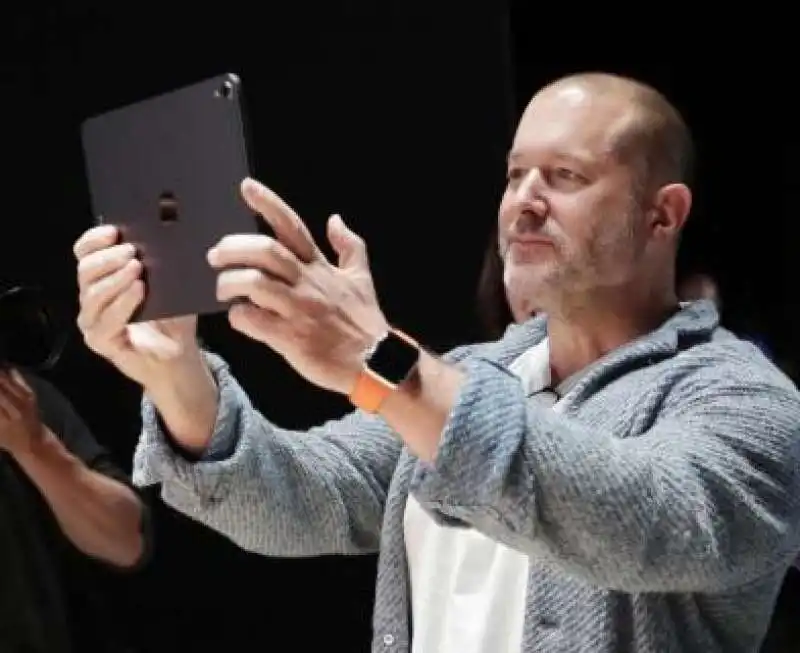 JONY IVE 