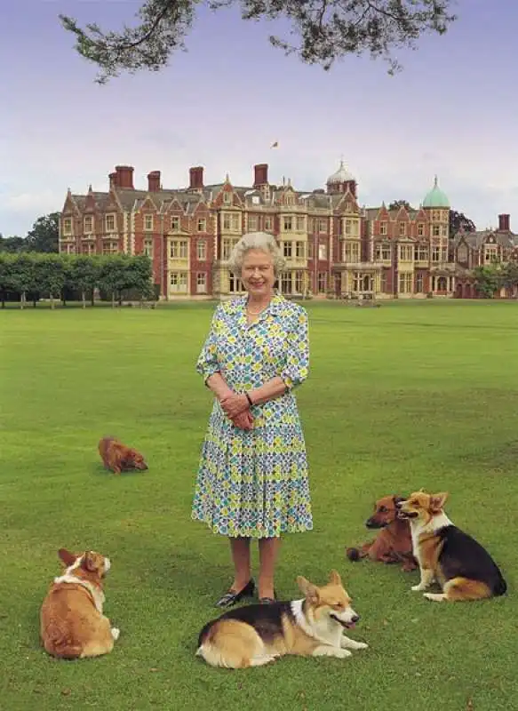 la regina elisabetta alla tenuta di sandringham 1