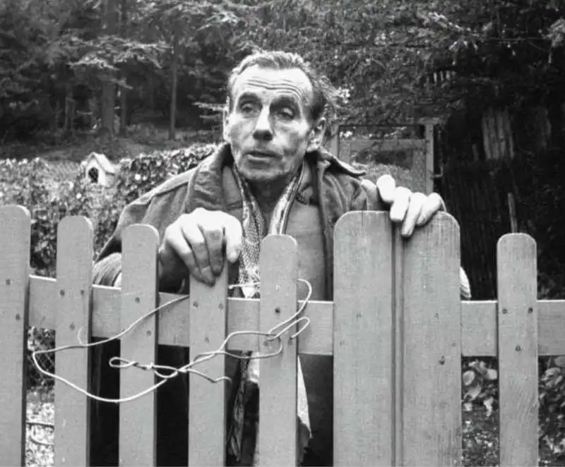 louis ferdinand celine nella sua casa di meudon nel 1960 