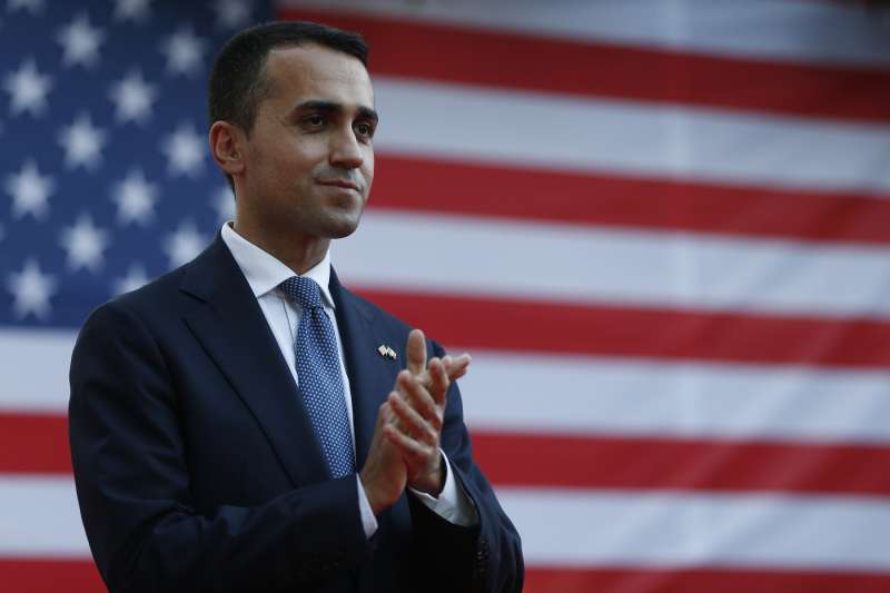 luigi di maio all ambasciata americana per la festa dell indipendenza