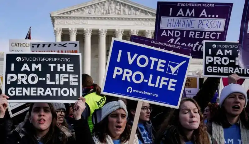 MANIFESTANTI PRO LIFE DAVANTI ALLA CORTE SUPREMA USA