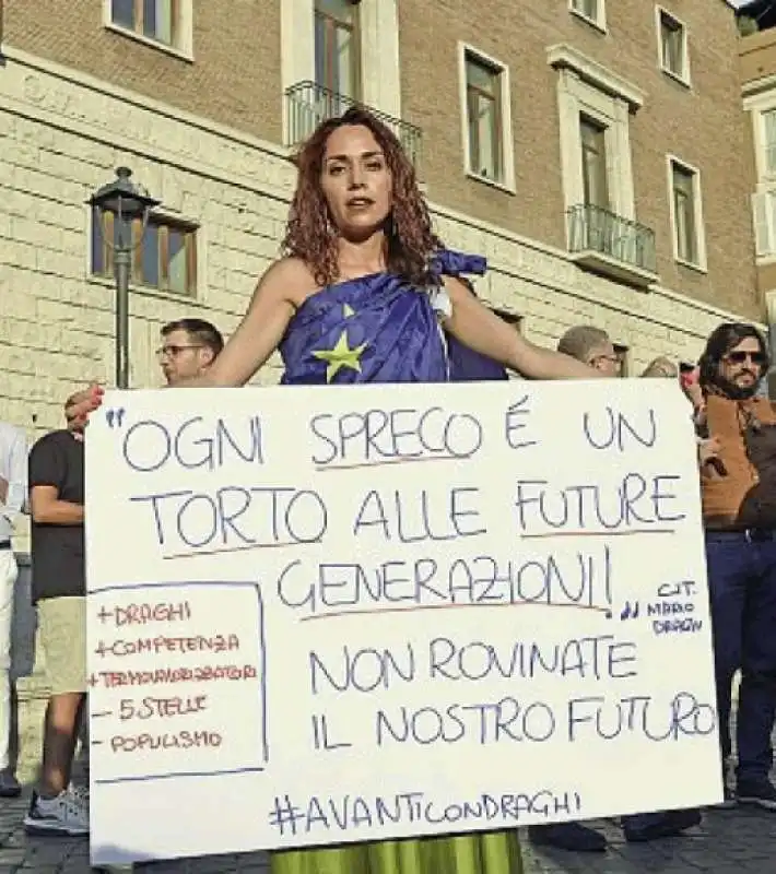 MANIFESTAZIONE PRO DRAGHI A PIAZZA SAN SILVESTRO - ROMA