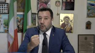 matteo salvini con le madonne in diretta al tg1 3