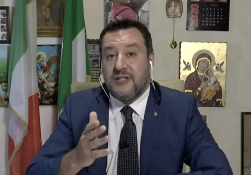 matteo salvini con le madonne in diretta al tg1   4