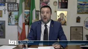 matteo salvini con le madonne in diretta al tg1 7